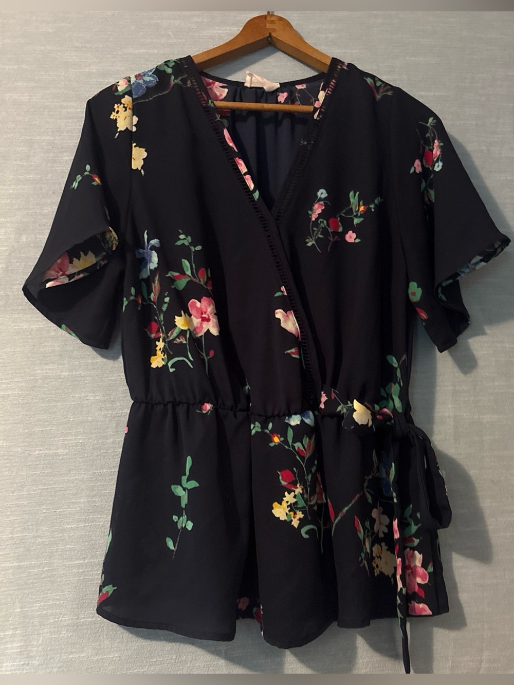 Sienna Sky Blouse Pullover V-Neck Cap Sleeve Navy Blue Floral Women’s Sz M